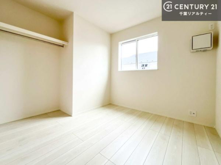 �q������ ���[�X�y�[�X���t���Ă���̂ŁA�}�ȗ��q���ł��U�炩��������������T�b�ƕЂÂ����đ�ϕ֗��ł��I�ǖʂ��L�X���Ă���̂ŁA�׋�����x�b�h�̒u����ɍ���܂���I