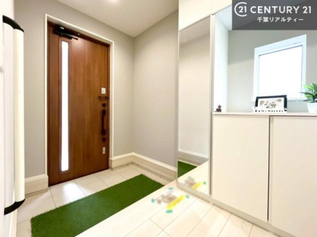 ���� �V���[�Y�{�b�N�X�t���Ȃ̂ŁA���ւ��Еt�����|�������₷���ł��I
�X�b�L���������ւŌ˂��J�����u�ԁA�������̂���S�n������Ԃ��o�}���Ă���܂��B
