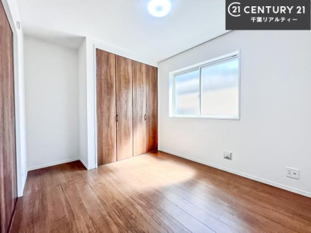 �q������ ���[�X�y�[�X���t���Ă���̂ŁA�}�ȗ��q���ł��U�炩��������������T�b�ƕЂÂ����đ�ϕ֗��ł��I�ǖʂ��L�X���Ă���̂ŁA�׋�����x�b�h�̒u����ɍ���܂���I