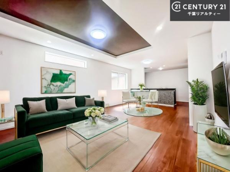 ���r���O �Ƌ��CG�p�[�X�ł��B��؂ȉƑ����W�܂邩�炱��LDK�ɂ͂�����肽���B
�q�����������C�ɏ΂��Ȃ��瑖�����Ă���p�����������u�L���Ƃɂ��ėǂ������v�Ǝv���u�Ԃł��B