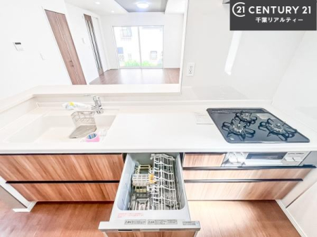 �L�b�`�� �H��@�t���I�Z��������~��͎�r��h�~�Ƃ��đ劈�􂵂܂��I�r���g�C���d�l�Ȃ̂ŁA�ꏊ����炸�����X�y�[�X���L���g���Ď�ۂ悭��Ƃ��o���܂��I