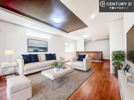 ���r���O �Ƌ��CG�p�[�X�ł��B�J�����̂���L�XLDK�I�\�t�@�[��_�C�j���O�e�[�u����u���Ă������ɂȂ�Ȃ��̂ŉ��K�ɉ߂����܂��I
�R�~���j�P�[�V���������₷�����邢���r���O�ł��I