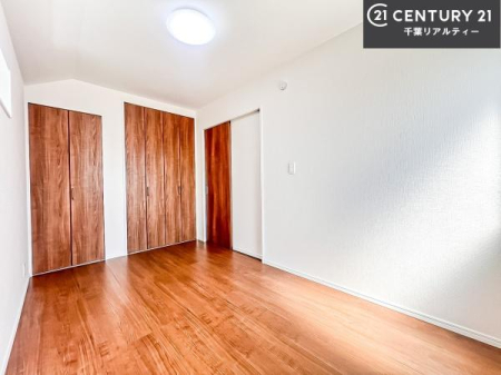 �m�� ���[�X�y�[�X�����Ă��܂��I�������X�b�L�����ڂ��鎖���ł��܂��ˁB
�Ƌ��I�΂Ȃ��V���v���ȃf�U�C���ׁ̈A�Ƌ��I�΂����C�ɓ���̋�ԍ�肪�ł������ł��ˁB