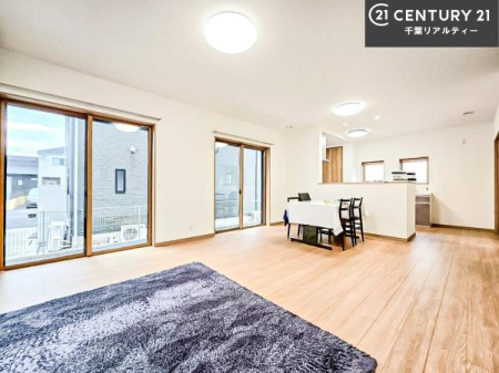 ���r���O �S�n�ǂ����r���O�͉Ƒ������R�ƏW�܂�܂��B�Ƒ��c�R�̎��Ԃ����������ł��B���Ƒ��ƁA����w�[���������Ԃ��߂��������ł��ˁB