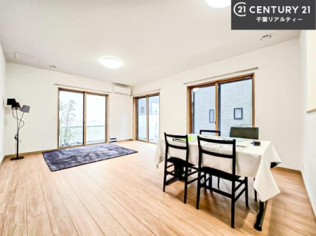 ���r���O �J�����̂���L�XLDK�I�\�t�@�[��_�C�j���O�e�[�u����u���Ă������ɂȂ�Ȃ��̂ŉ��K�ɉ߂����܂��I�R�~���j�P�[�V���������₷�����r���O�ł��I