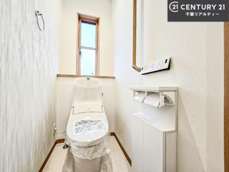 �g�C�� �������֍��ɂ��A�~��͕֍����g�����ł���̂ŗ₽���֍��ɍ��炸�ɍςފ������d�l�ł��I�V���v���ȃJ���[����Ƃ��Ă���̂ŁA������ꂪ���₷���ł��B