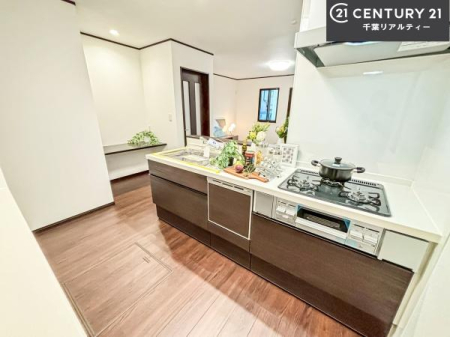 �L�b�`�� ��Ƃ肠�钲���X�y�[�X�ō�Ƃ����₷�����K�ȃL�b�`���ł��I
���q�l�ƈꏏ�ɂ��َq������y���߂�L�X�X�y�[�X�ł��B�y�����������ԂɂȂ肻���ł��ˁI