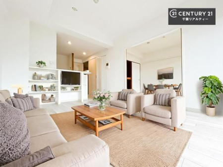 ���r���O �Ƌ��CG�p�[�X�ł��B�S�n�ǂ����r���O�͉Ƒ������R�ƏW�܂�܂��B�Ƒ��c�R�̎��Ԃ����������ł��B���Ƒ��ƁA����w�[���������Ԃ��߂��������ł��ˁB���邭�J���I�ȋ�Ԃł��B