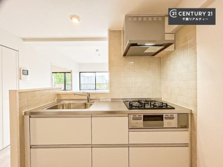 �L�b�`�� ��Ƃ肠�钲���X�y�[�X�ō�Ƃ����₷�����K�ȃL�b�`���ł��I
���q�l�ƈꏏ�ɂ��َq������y���߂�L�X�X�y�[�X�ł��B�y�����������ԂɂȂ肻���ł��ˁI