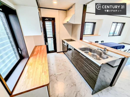 �L�b�`�� ������t���ŁA�S�~�o����ו��̔������X���[�Y�B�Ǝ������̗ǂ����������L�b�`���ł��B