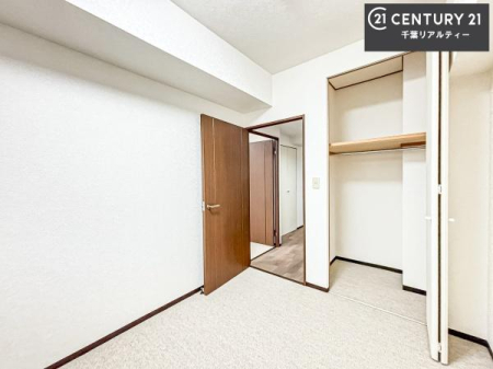 �q������ ���[�X�y�[�X���������Ă���A�ߗނ₨������A�w�p�i�Ȃǂ��������萮���ł��܂��B���������L���g���邽�߁A���K�Ő������Z��Ԃ��������܂��B