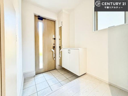 ���� �V���[�Y�{�b�N�X�t���Ȃ̂ŁA���ւ��Еt�����|�������₷���ł��I
�X�b�L���������ւŌ˂��J�����u�ԁA�������̂���S�n������Ԃ��o�}���Ă���܂��B
