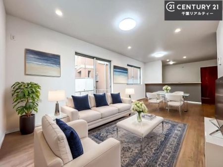 ���r���O �Ƌ��CG�p�[�X�ł��B��؂ȉƑ����W�܂邩�炱��LDK�ɂ͂�����肽���B
�q�����������C�ɏ΂��Ȃ��瑖�����Ă���p�����������u�L���Ƃɂ��ėǂ������v�Ǝv���u�Ԃł��B