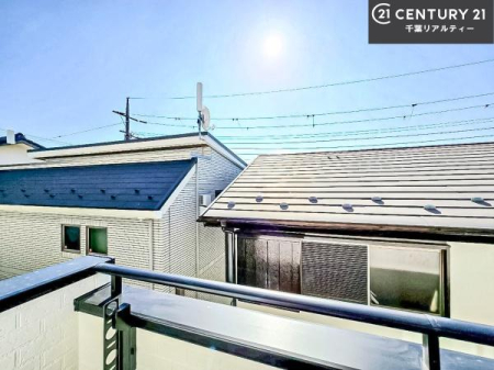 �Z�˂���̒��]�ʐ^ ������������Z��X�A���͂ɂ͍����������Ȃ��A�΂������󂪍L���J����������A
�z�����傫���Ղ��邱�Ƃ�����܂���B�C�����̗ǂ������ʂ蔲����X���݂ł��B