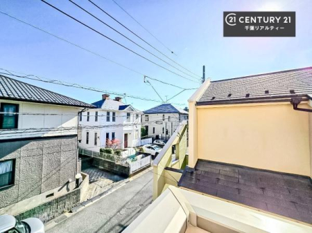 �Z�˂���̒��]�ʐ^ ������������Z��X�A���͂ɂ͍����������Ȃ��A�΂������󂪍L���J����������A
�z�����傫���Ղ��邱�Ƃ�����܂���B�C�����̗ǂ������ʂ蔲����X���݂ł��B