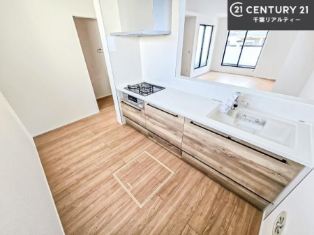 �L�b�`�� ��Ƃ肠�钲���X�y�[�X�ō�Ƃ����₷�����K�ȃL�b�`���ł��I
���q�l�ƈꏏ�ɂ��َq������y���߂�L�X�X�y�[�X�ł��B�y�����������ԂɂȂ肻���ł��ˁI