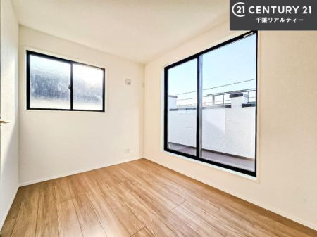 �m�� �o���R�j�[�ɖʂ��Ă���m���ł��B���邭�����肪����A���C����������ł��܂��I���N���āA�O�ɏo�Ĕw�L�т����[�ċz�����ǂ������}������邱�Ƃ��ł��܂��B