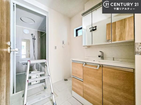 ���ʑ�E���ʏ� �O�ʋ��d�l�̐��ʏ��́A�g�����Ȃ݂����₷������I���͎��[�ɂȂ��Ă��܂��B�h���C���[�₨���ϓ����Еt������̂Ő��ʑ������X�b�L���ƌ����邱�Ƃ��o���܂��I