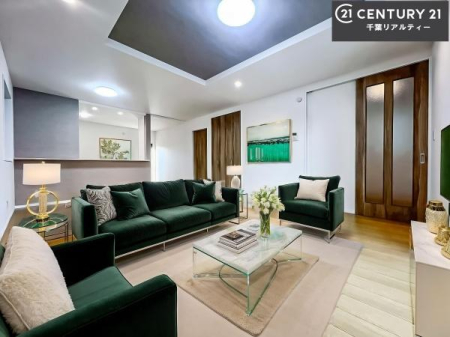 ���r���O �Ƌ��CG�p�[�X�ł��B��؂ȉƑ����W�܂邩�炱��LDK�ɂ͂�����肽���B
�q�����������C�ɏ΂��Ȃ��瑖�����Ă���p�����������u�L���Ƃɂ��ėǂ������v�Ǝv���u�Ԃł��B