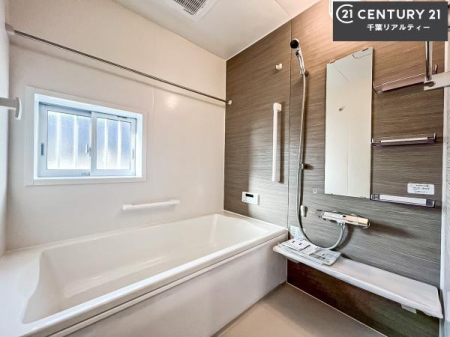 ���� �������������l�̕��͋C�̃o�X���[���́A�����o�Ă��ăo�X�^�C�����[���I
���d���撣���Ă��邲�J���ɂ��D�݂̓����̓����܂����āA�y����ł݂Ă͂������ł��傤���H