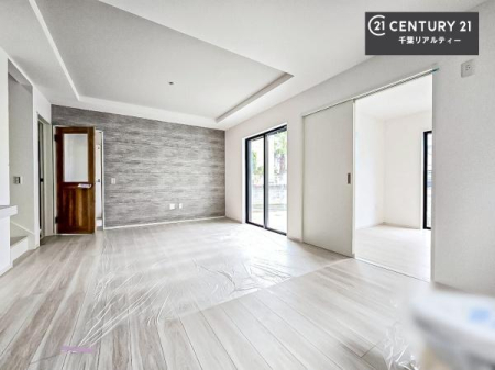 ���r���O �S�n�ǂ����r���O�͉Ƒ������R�ƏW�܂�܂��B�Ƒ��c�R�̎��Ԃ����������ł��B���Ƒ��ƁA����w�[���������Ԃ��߂��������ł��ˁB