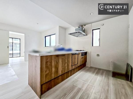 �L�b�`�� ��Ƃ肠�钲���X�y�[�X�ō�Ƃ����₷�����K�ȃL�b�`���ł��I
���q�l�ƈꏏ�ɂ��َq������y���߂�L�X�X�y�[�X�ł��B�y�����������ԂɂȂ肻���ł��ˁI