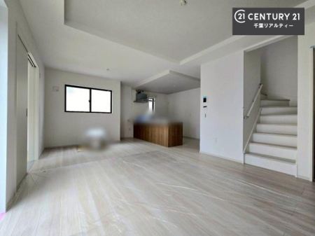 ���r���O �J�����̂���L�XLDK�I�\�t�@�[��_�C�j���O�e�[�u����u���Ă������ɂȂ�Ȃ��̂ŉ��K�ɉ߂����܂��I�R�~���j�P�[�V���������₷�����r���O�ł��I