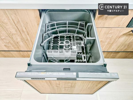 �L�b�`�� �H��@�t���̃L�b�`���ł��I�Z���������r��h�~�Ƃ��đ�ϊ��􂷂�֗��Ȏd�l�ł��I�r���g�C���Ȃ̂ŃL�b�`���̏ꏊ����炸�����X�y�[�X���L���g�����Ƃ��o���܂��I