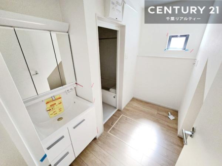 ���ʑ�E���ʏ� �O�ʋ��d�l�̐��ʏ��́A�g�����Ȃ݂����₷������I���͎��[�ɂȂ��Ă��܂��B�h���C���[�₨���ϓ����Еt������̂Ő��ʑ������X�b�L���ƌ����邱�Ƃ��o���܂��I