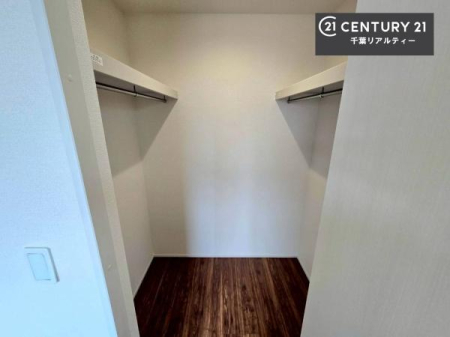 ���[ �E�H�[�N�C���N���[�[�b�g�t���ł��B��������̂��m���Ȃǂ����[���Ă��������ł��ˁI���ɂ���@�������ȂǋG�ߕ��̑傫�ȉƓd�����[�ł��܂��B