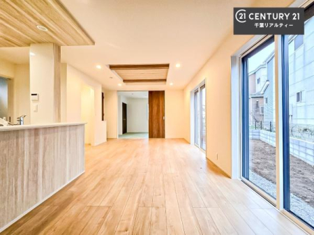 ���r���O �S�n�ǂ����r���O�͉Ƒ������R�ƏW�܂�܂��B�Ƒ��c�R�̎��Ԃ����������ł��B���Ƒ��ƁA����w�[���������Ԃ��߂��������ł��ˁB