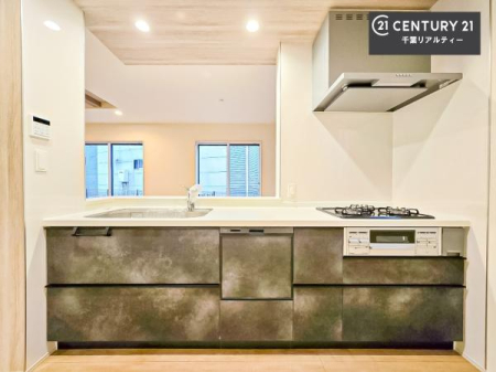 �L�b�`�� ��Ƃ����₷���V�X�e���L�b�`���ł��I���[����������t���Ă���̂ŁA�����X�y�[�X�ɕ���u���Ȃ��čςނ̂ŁA�L�X�g���āA���K�ɍ�Ƃ��ł��܂��I