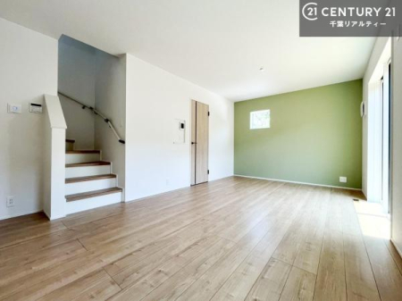 ���r���O �J�����̂���L�XLDK�I�\�t�@�[��_�C�j���O�e�[�u����u���Ă������ɂȂ�Ȃ��̂ŉ��K�ɉ߂����܂��I�R�~���j�P�[�V���������₷�����r���O�ł��I