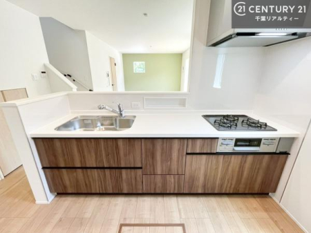 �L�b�`�� ��Ƃ肠�钲���X�y�[�X�ō�Ƃ����₷�����K�ȃL�b�`���ł��I
���q�l�ƈꏏ�ɂ��َq������y���߂�L�X�X�y�[�X�ł��B�y�����������ԂɂȂ肻���ł��ˁI