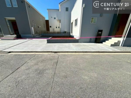 ���ԏ� ���ԃX�y�[�X��2�䕪����܂��I�Z�J���h�J�[�͂������A�o�C�N�⎩�]�ԂȂǂ��u���ꏊ�ɍ���܂���B