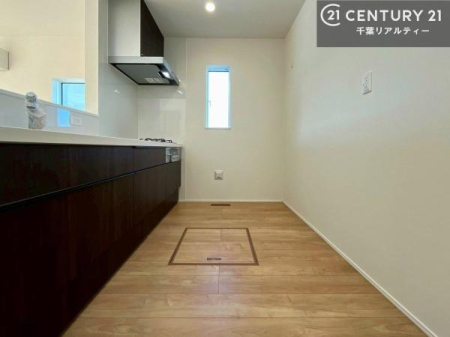 �L�b�`�� ��Ƃ肠�钲���X�y�[�X�ō�Ƃ����₷�����K�ȃL�b�`���ł��I
���q�l�ƈꏏ�ɂ��َq������y���߂�L�X�X�y�[�X�ł��B�y�����������ԂɂȂ肻���ł��ˁI