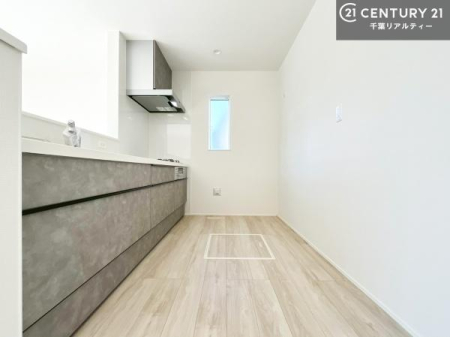 �L�b�`�� ��Ƃ肠�钲���X�y�[�X�ō�Ƃ����₷�����K�ȃL�b�`���ł��I
���q�l�ƈꏏ�ɂ��َq������y���߂�L�X�X�y�[�X�ł��B�y�����������ԂɂȂ肻���ł��ˁI