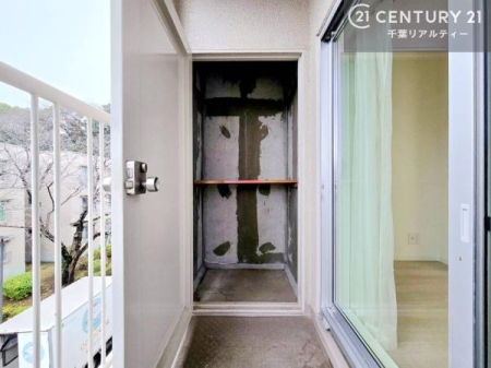 ���[ �o���R�j�[�Ɏ��[�X�y�[�X������Ă���A�A�E�g�h�A�p�i�␴�|�p��Ȃǂ̒u����ɕ֗��B�����Ɏ������݂����Ȃ�������������Еt���A�Z��Ԃ��L���g���܂��B