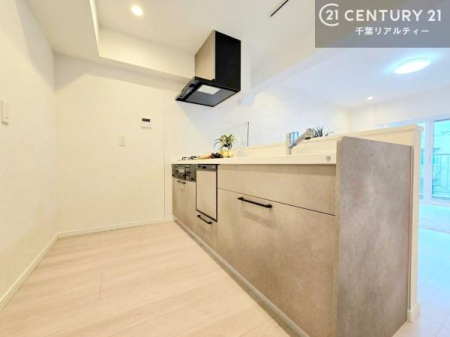 �L�b�`�� ��l�C�̑Ζʎ��V�X�e���L�b�`�����̗p���Ă��܂��I���Ƒ��̃R�~���j�P�[�V���������R�Ƒ�����݌v�ł��B
���q�l�ɂ��ڂ��͂��̂Ŋ������ł��ˁB�L�X�g���ĉ��K�ɍ�Ƃ��i�݂܂��B