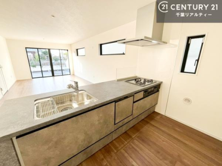 �L�b�`�� ��l�C�̑Ζʎ��V�X�e���L�b�`�����̗p���Ă��܂��I���Ƒ��̃R�~���j�P�[�V���������R�Ƒ�����݌v�ł��B
���q�l�ɂ��ڂ��͂��̂Ŋ������ł��ˁB���[�͂�����܂��I