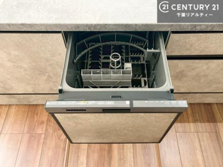 �L�b�`�� �H��@�t���̃L�b�`���ł��I�Z���������r��h�~�Ƃ��đ�ϊ��􂷂�֗��Ȏd�l�ł��I�r���g�C���Ȃ̂ŃL�b�`���̏ꏊ����炸�����X�y�[�X���L���g�����Ƃ��o���܂��I