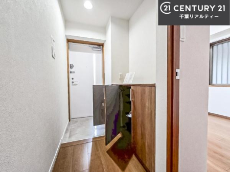 ���� �V���[�Y�{�b�N�X�t���Ȃ̂ŁA���ւ��Еt�����|�������₷���ł��I
�X�b�L���������ւŌ˂��J�����u�ԁA�������̂���S�n������Ԃ��o�}���Ă���܂��B

