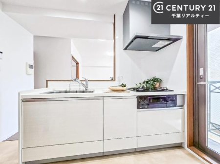 �L�b�`�� ��l�C�̑Ζʎ��V�X�e���L�b�`�����̗p���Ă��܂��I���Ƒ��̃R�~���j�P�[�V���������R�Ƒ�����݌v�ł��B
���q�l�ɂ��ڂ��͂��̂Ŋ������ł��ˁB���[�͂�����܂��I