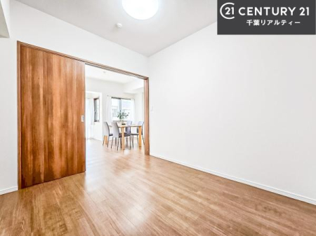 �m�� ���r���O�Ɨאڂ����m���ł��I�Ǝ��̋x�e�X�y�[�X��L�b�Y�X�y�[�X�Ƃ��Ċ��p����̂��悳�����ł��ˁI
���[���t���Ă��܂��I
