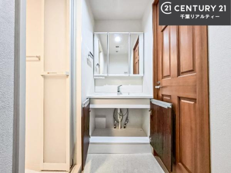 ���ʑ�E���ʏ� �O�ʋ��d�l�̐��ʏ��́A�g�����Ȃ݂����₷������I���͎��[�ɂȂ��Ă��܂��B�h���C���[�₨���ϓ����Еt������̂Ő��ʑ������X�b�L���ƌ����邱�Ƃ��o���܂��I