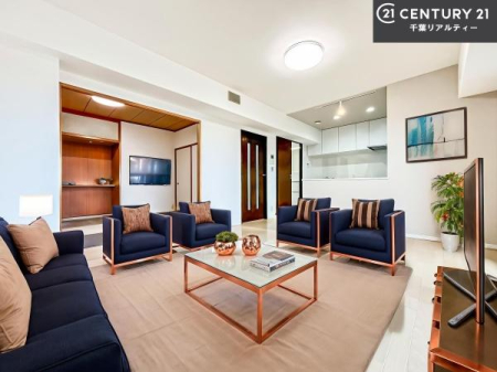 ���r���O �Ƌ��CG�p�[�X�ł��B�S�n�ǂ����r���O�͉Ƒ������R�ƏW�܂�܂��B�Ƒ��c�R�̎��Ԃ����������ł��B���Ƒ��ƁA����w�[���������Ԃ��߂��������ł��ˁB���邭�J���I�ȋ�Ԃł��B