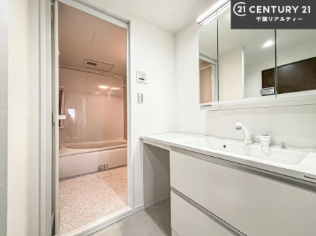 ���ʑ�E���ʏ� �O�ʋ��d�l�̐��ʏ��́A�g�����Ȃ݂����₷������I���͎��[�ɂȂ��Ă��܂��B�h���C���[�₨���ϓ����Еt������̂Ő��ʑ������X�b�L���ƌ����邱�Ƃ��o���܂��I