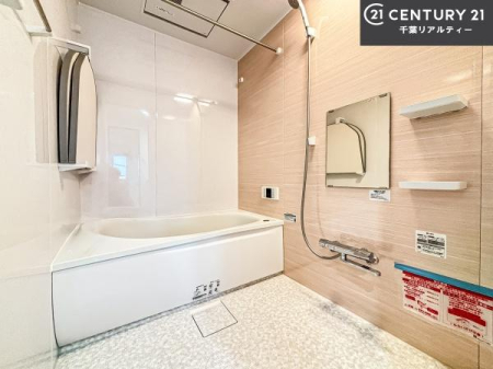 ���� �������������l�̕��͋C�̃o�X���[���́A�����o�Ă��ăo�X�^�C�����[���I
���d���撣���Ă��邲�J���ɂ��D�݂̓����̓����܂����āA�y����ł݂Ă͂������ł��傤���H