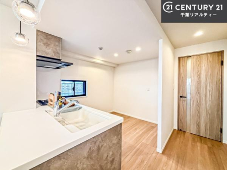 �L�b�`�� ��Ƃ肠�钲���X�y�[�X�ō�Ƃ����₷�����K�ȃL�b�`���ł��I
���q�l�ƈꏏ�ɂ��َq������y���߂�L�X�X�y�[�X�ł��B�y�����������ԂɂȂ肻���ł��ˁI