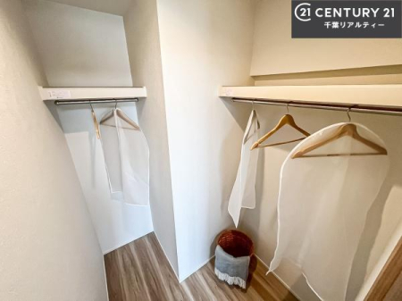 ���[ �E�H�[�N�C���N���[�[�b�g�t���ł��B��������̂��m���Ȃǂ����[���Ă��������ł��ˁI���ɂ���@�������ȂǋG�ߕ��̑傫�ȉƓd�����[�ł��܂��B